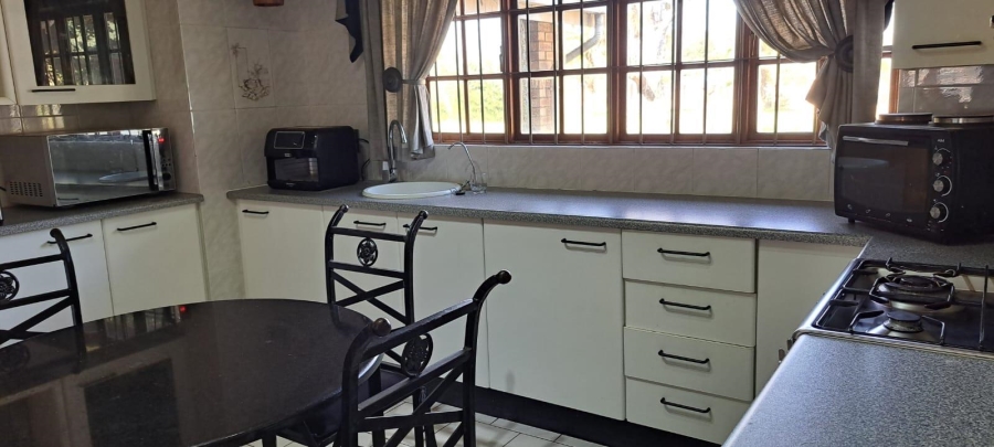 6 Bedroom Property for Sale in Norton Home Estate AH Gauteng