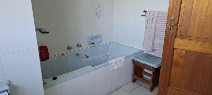 6 Bedroom Property for Sale in Norton Home Estate AH Gauteng