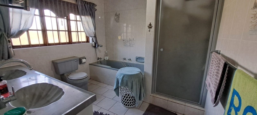 6 Bedroom Property for Sale in Norton Home Estate AH Gauteng