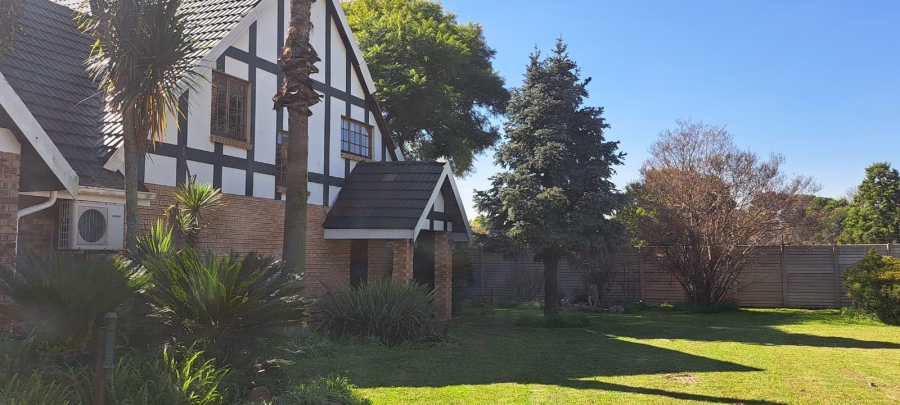 6 Bedroom Property for Sale in Norton Home Estate AH Gauteng