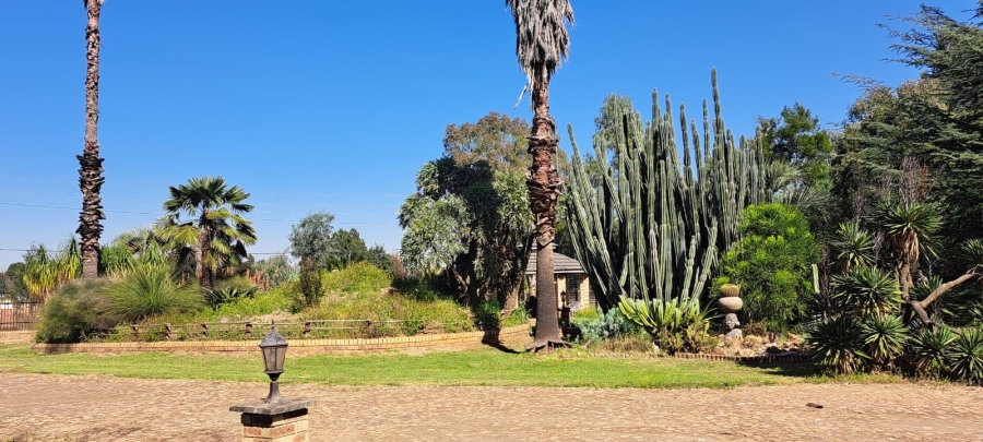 6 Bedroom Property for Sale in Norton Home Estate AH Gauteng