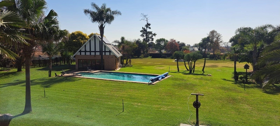 6 Bedroom Property for Sale in Norton Home Estate AH Gauteng