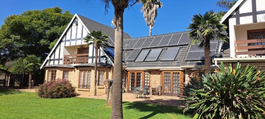 6 Bedroom Property for Sale in Norton Home Estate AH Gauteng
