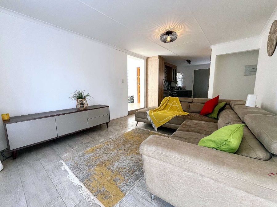 3 Bedroom Property for Sale in Faerie Glen Gauteng