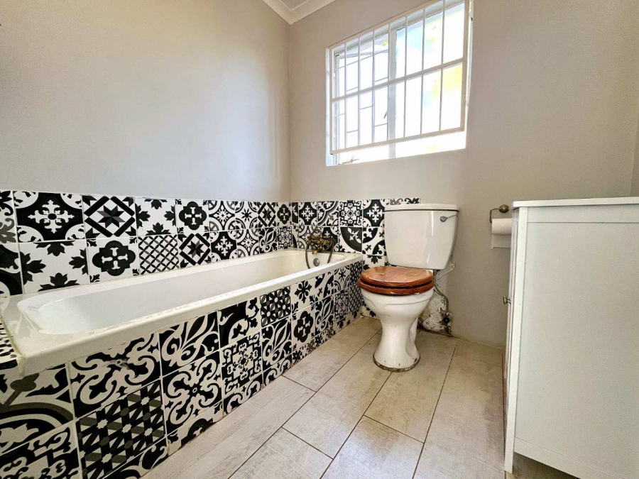 3 Bedroom Property for Sale in Faerie Glen Gauteng