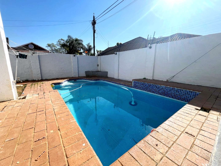 3 Bedroom Property for Sale in Faerie Glen Gauteng