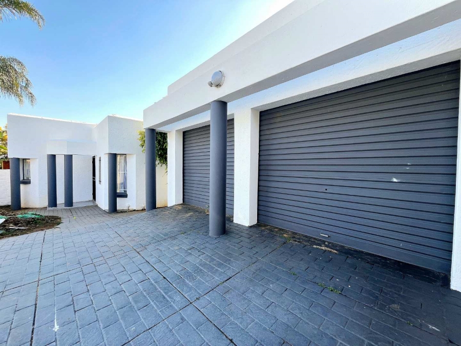 3 Bedroom Property for Sale in Faerie Glen Gauteng