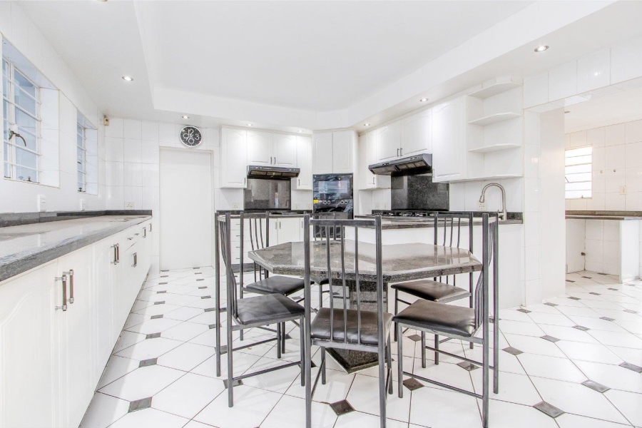 5 Bedroom Property for Sale in Cresta Gauteng
