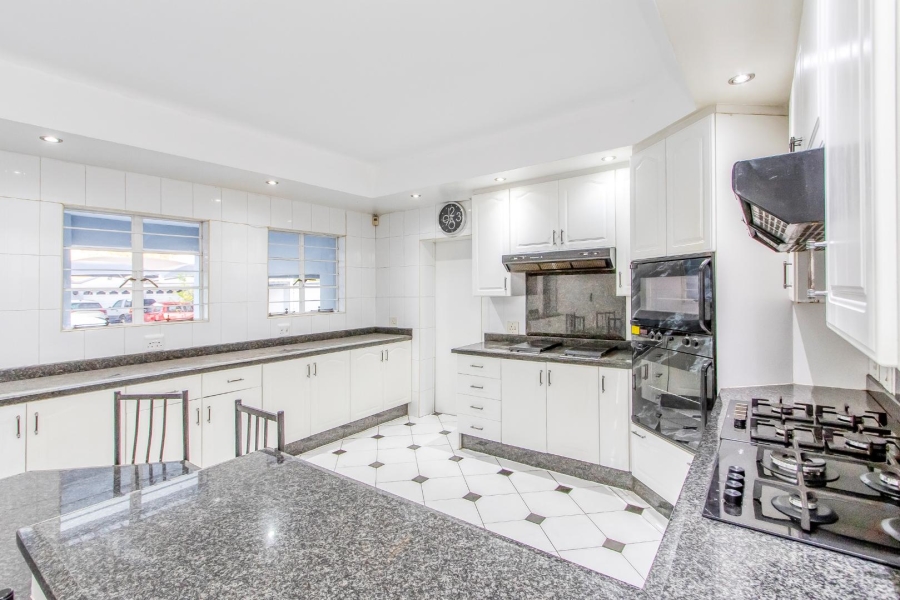 5 Bedroom Property for Sale in Cresta Gauteng