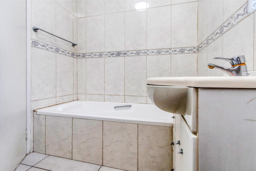 5 Bedroom Property for Sale in Cresta Gauteng