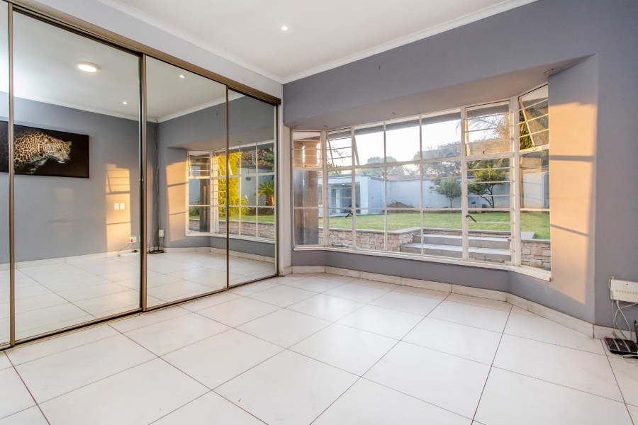 5 Bedroom Property for Sale in Cresta Gauteng