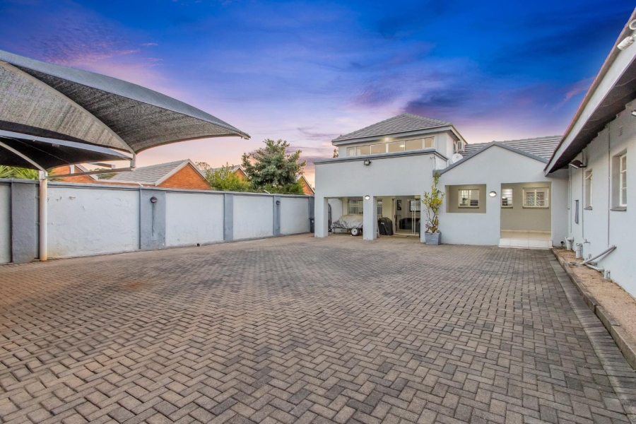 5 Bedroom Property for Sale in Cresta Gauteng