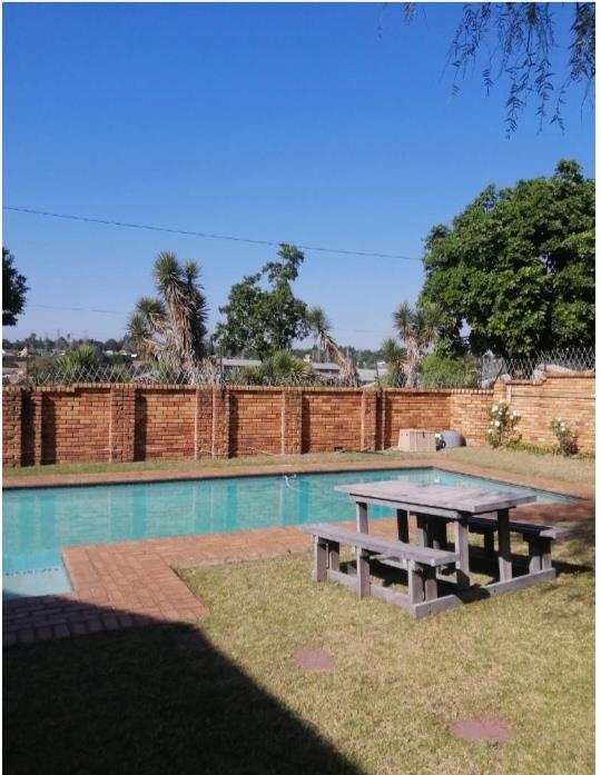 To Let 1 Bedroom Property for Rent in Lyndhurst Gauteng