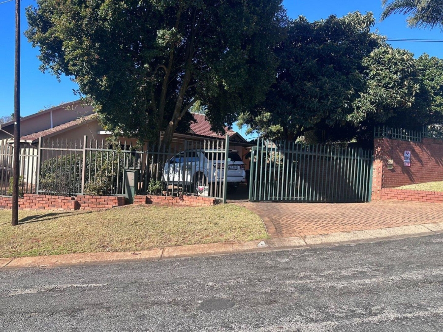 To Let 3 Bedroom Property for Rent in Roodekrans Gauteng