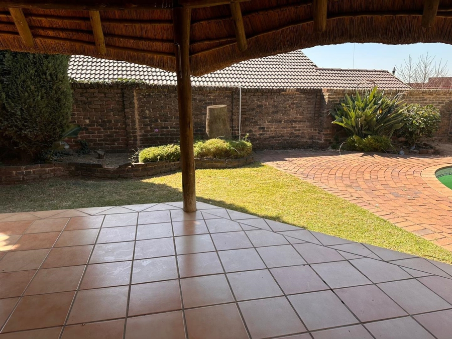 To Let 3 Bedroom Property for Rent in Roodekrans Gauteng