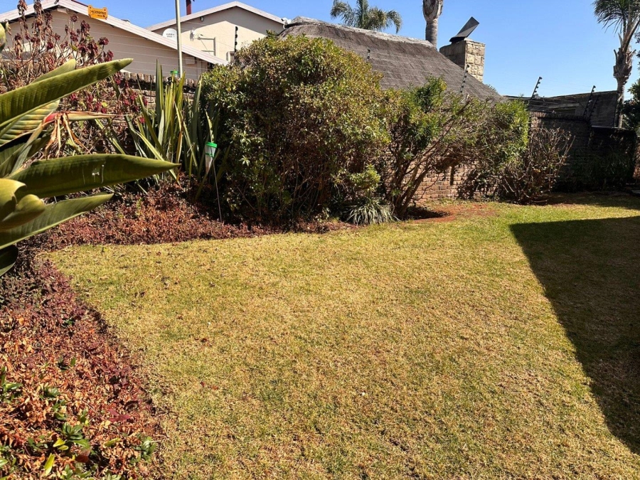 To Let 3 Bedroom Property for Rent in Roodekrans Gauteng