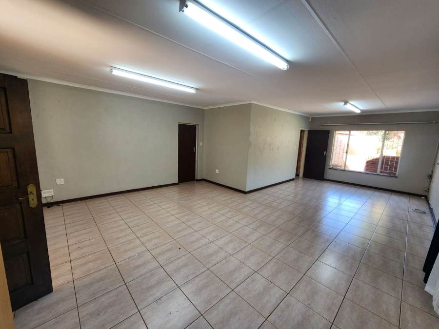 To Let 3 Bedroom Property for Rent in Roodekrans Gauteng