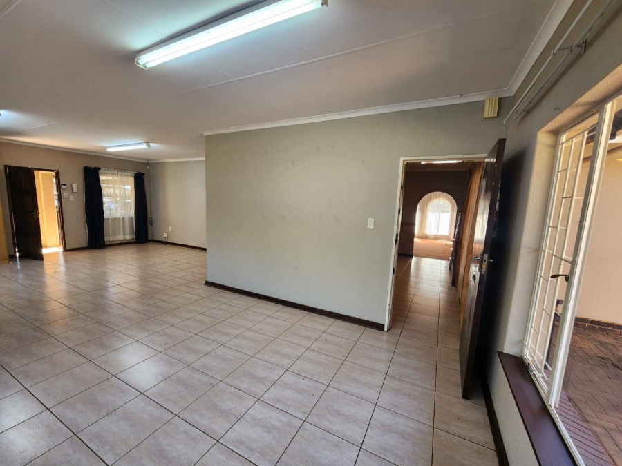 To Let 3 Bedroom Property for Rent in Roodekrans Gauteng