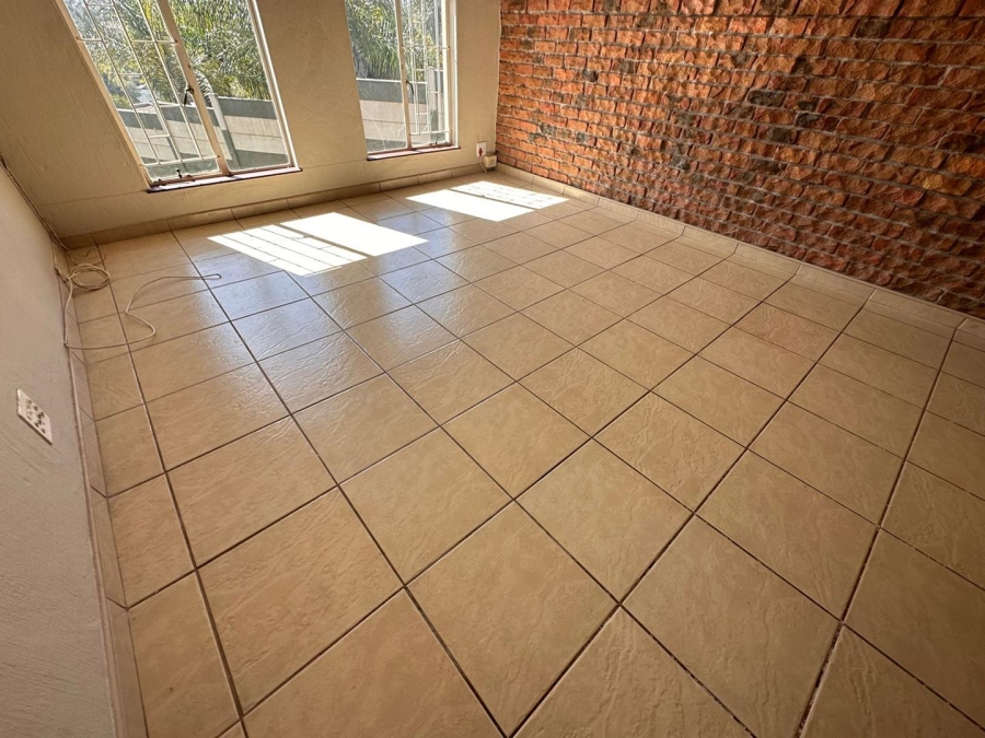 To Let 3 Bedroom Property for Rent in Roodekrans Gauteng