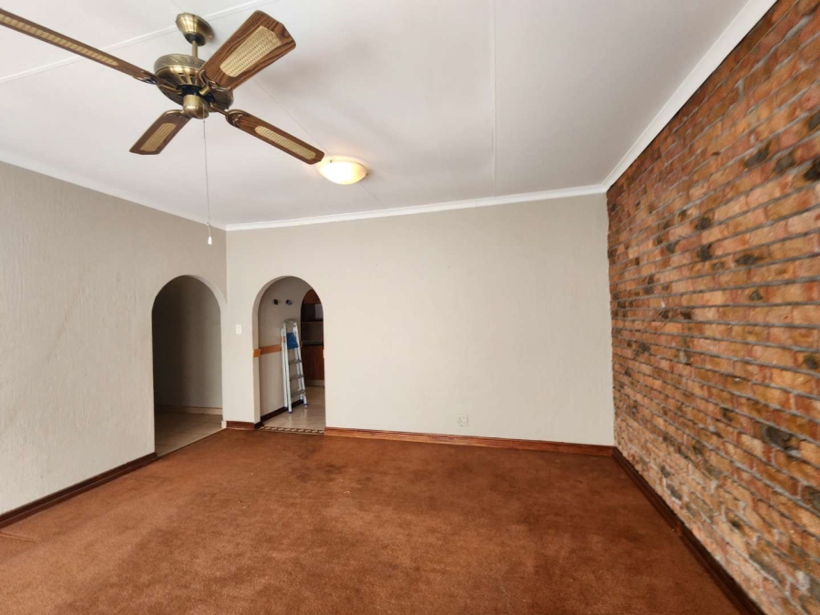 To Let 3 Bedroom Property for Rent in Roodekrans Gauteng
