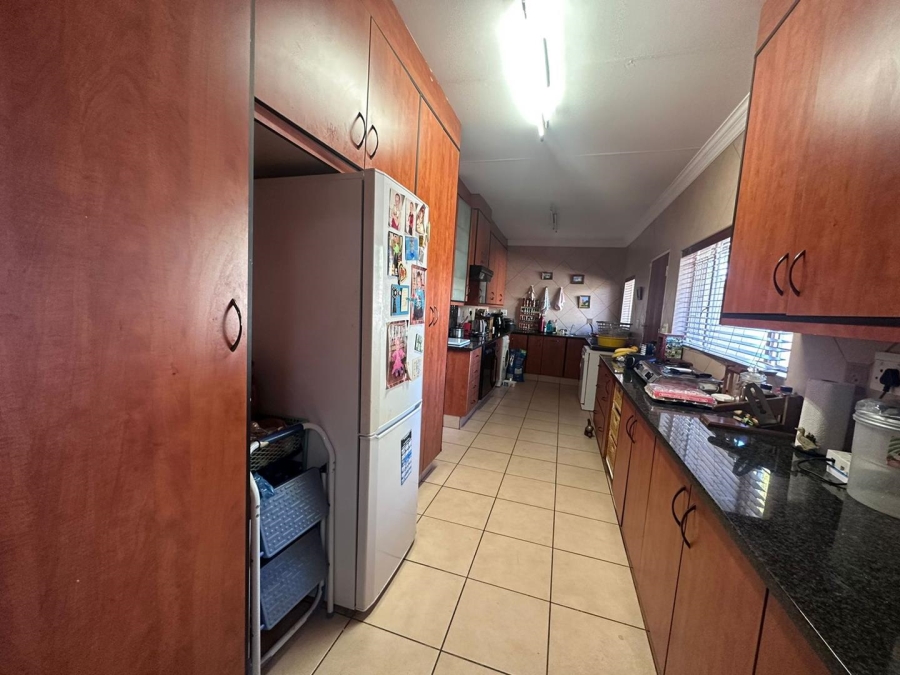 To Let 3 Bedroom Property for Rent in Roodekrans Gauteng