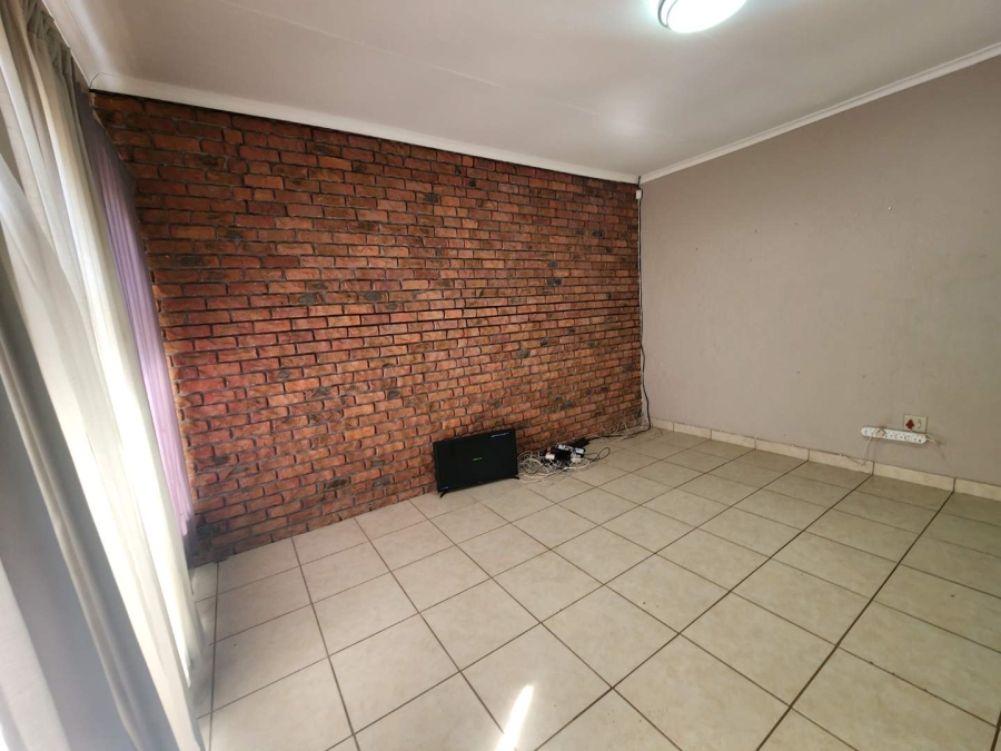 To Let 3 Bedroom Property for Rent in Roodekrans Gauteng