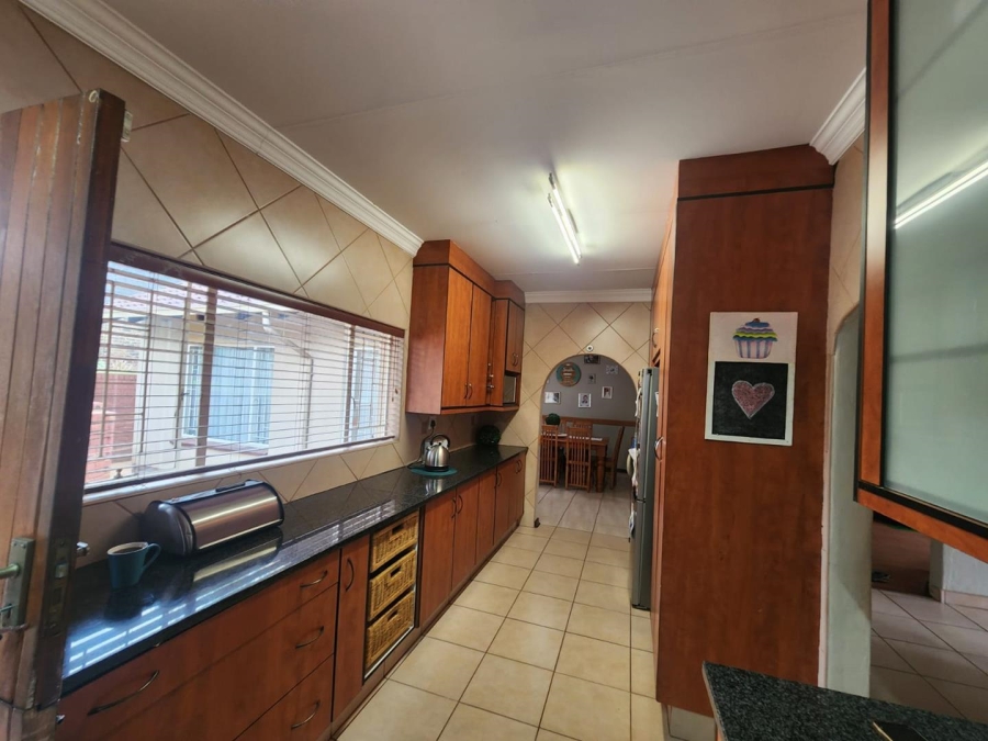 To Let 3 Bedroom Property for Rent in Roodekrans Gauteng