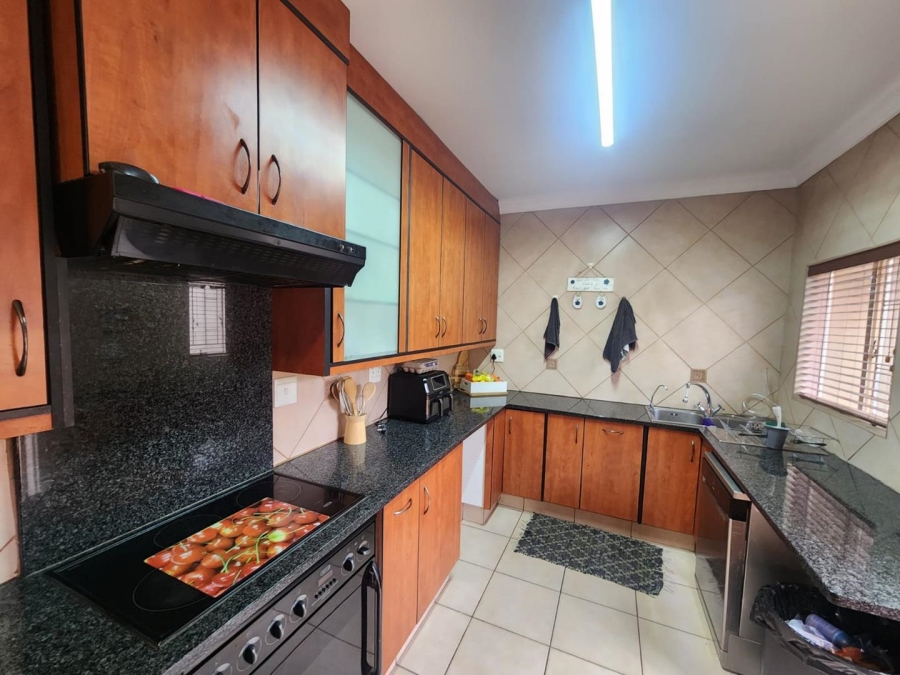 To Let 3 Bedroom Property for Rent in Roodekrans Gauteng
