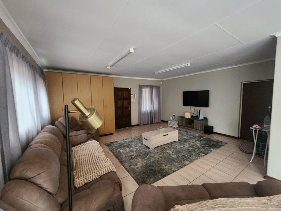 To Let 3 Bedroom Property for Rent in Roodekrans Gauteng