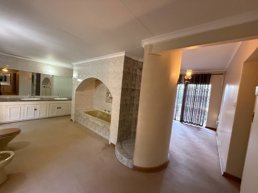 To Let 4 Bedroom Property for Rent in Florida Hills Gauteng