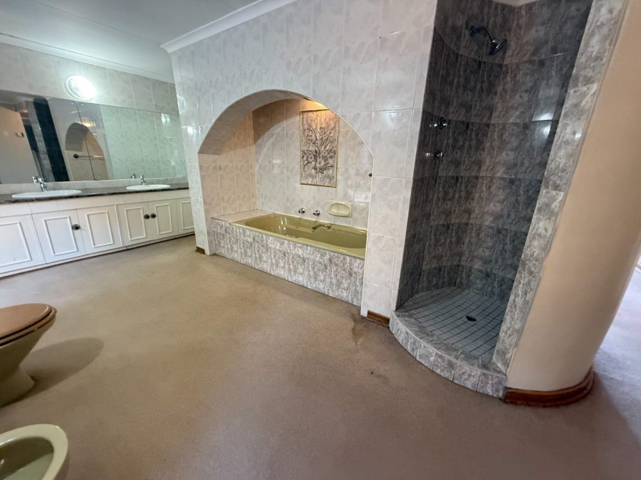 To Let 4 Bedroom Property for Rent in Florida Hills Gauteng