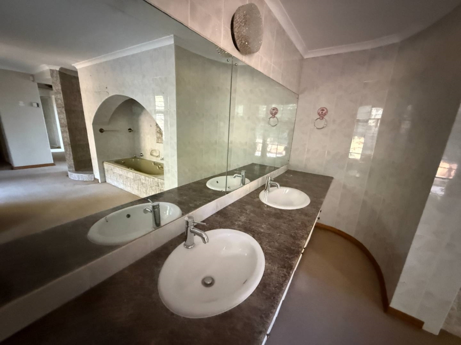To Let 4 Bedroom Property for Rent in Florida Hills Gauteng