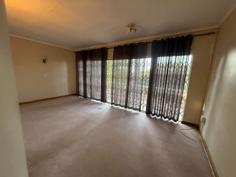 To Let 4 Bedroom Property for Rent in Florida Hills Gauteng