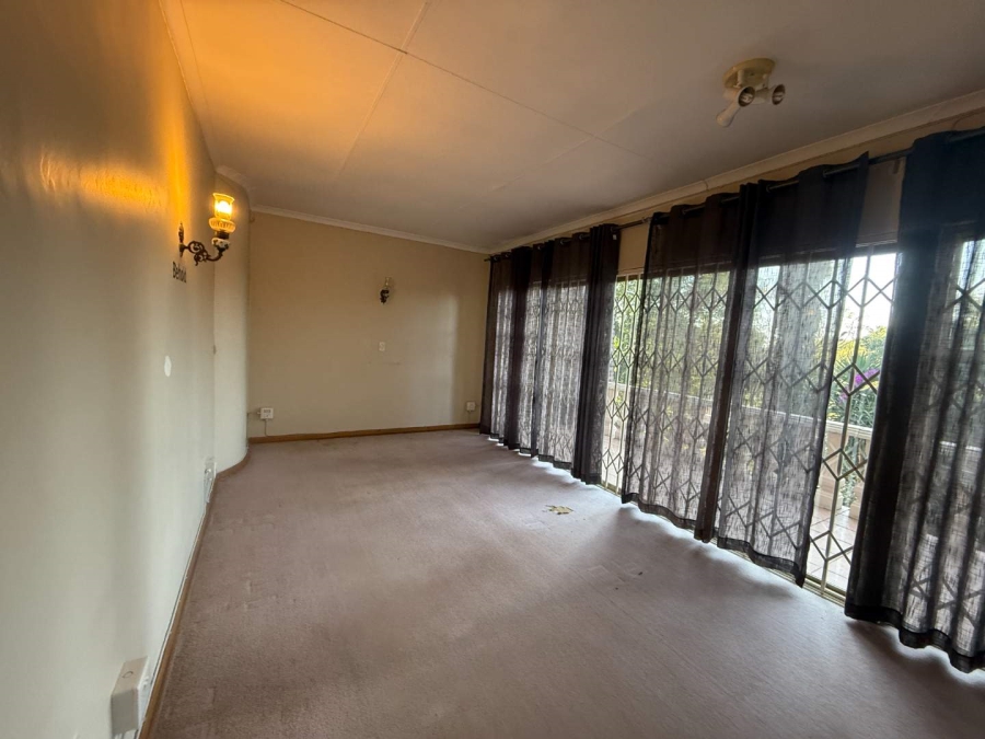 To Let 4 Bedroom Property for Rent in Florida Hills Gauteng