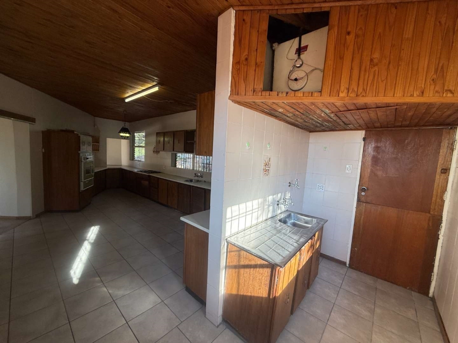 To Let 4 Bedroom Property for Rent in Florida Hills Gauteng