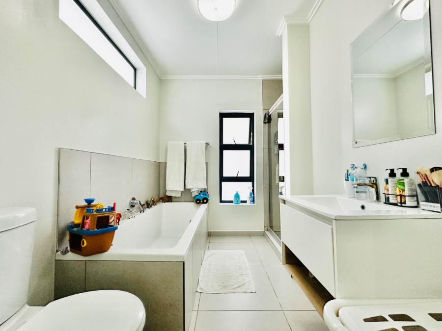 To Let 3 Bedroom Property for Rent in Fourways Gauteng