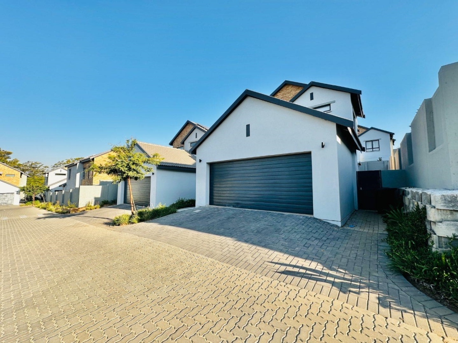 To Let 3 Bedroom Property for Rent in Fourways Gauteng