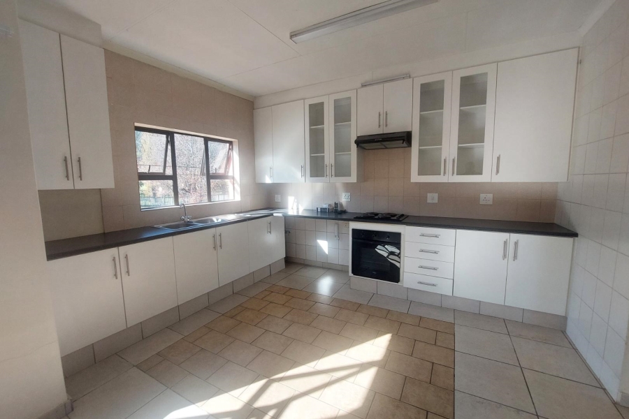 To Let 2 Bedroom Property for Rent in Woodmead Gauteng