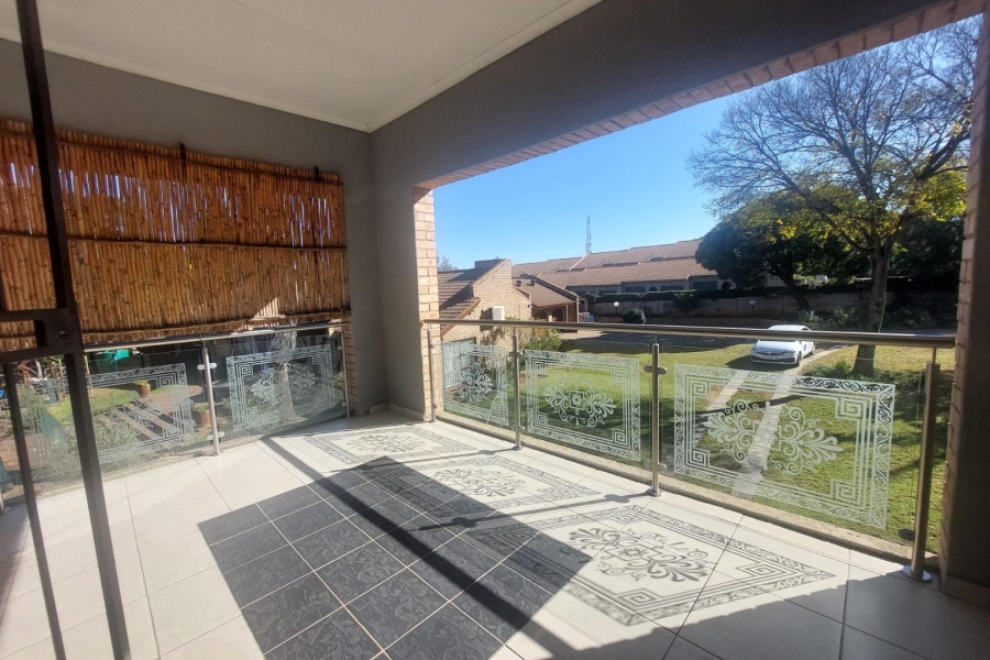 To Let 2 Bedroom Property for Rent in Woodmead Gauteng