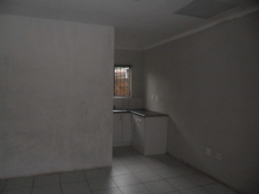 To Let 1 Bedroom Property for Rent in Silverton Gauteng