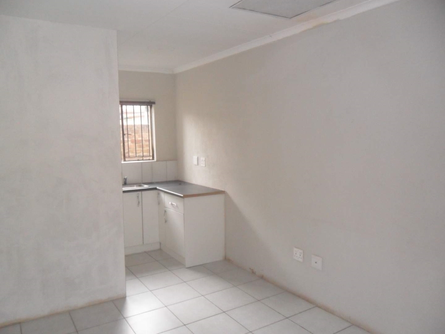 To Let 1 Bedroom Property for Rent in Silverton Gauteng
