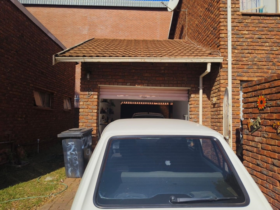2 Bedroom Property for Sale in Silverton Gauteng