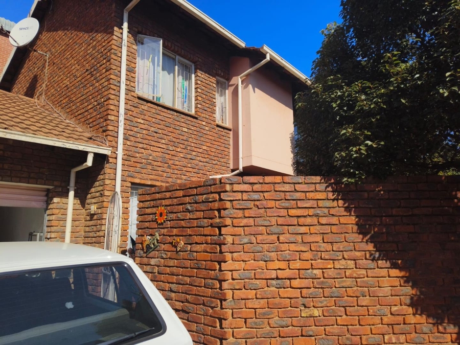 2 Bedroom Property for Sale in Silverton Gauteng