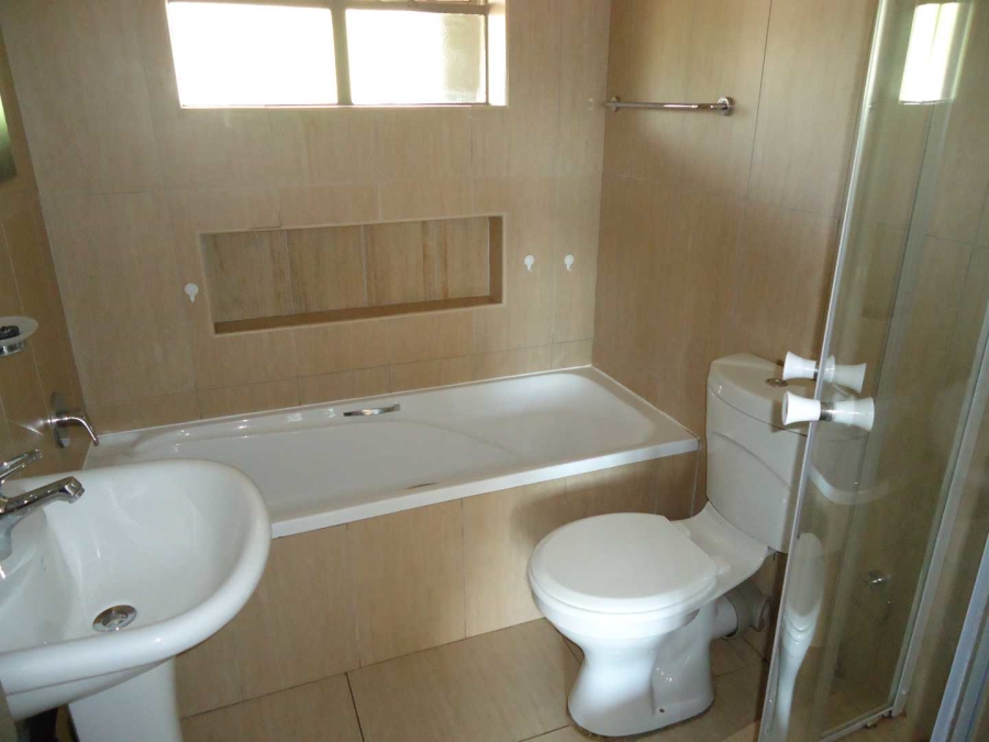 To Let 2 Bedroom Property for Rent in Moregloed Gauteng