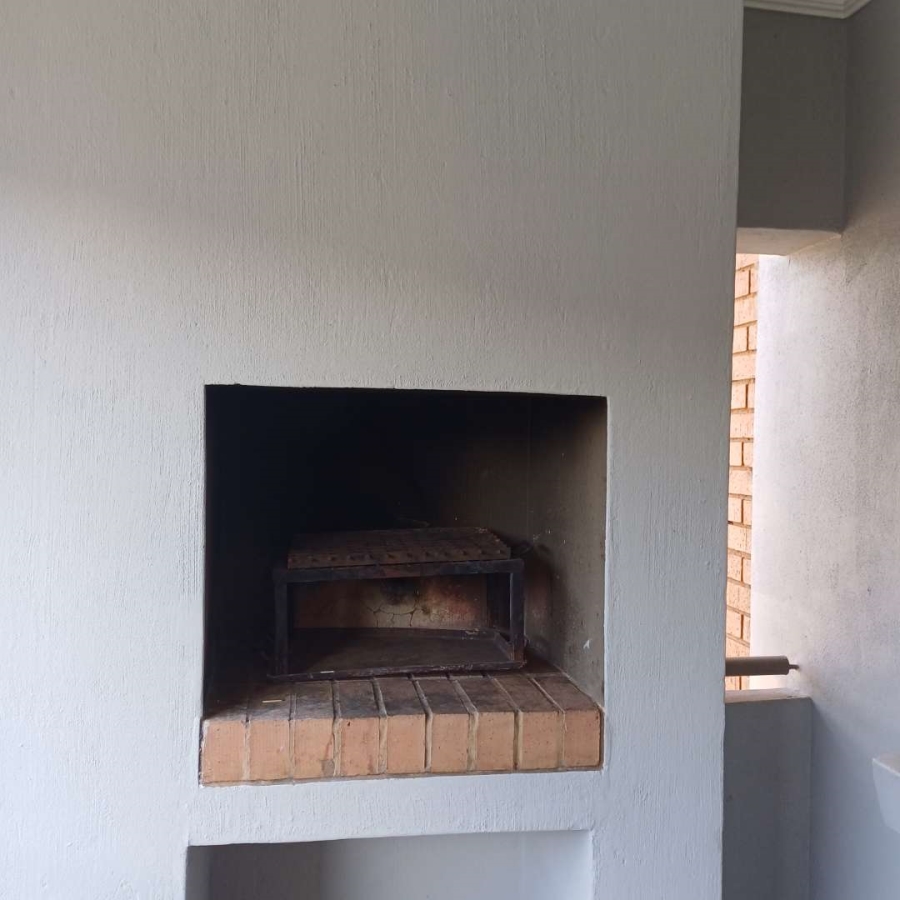 To Let 2 Bedroom Property for Rent in Moregloed Gauteng
