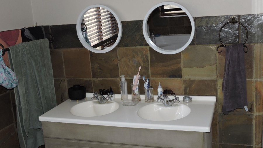 5 Bedroom Property for Sale in Moreleta Park Gauteng