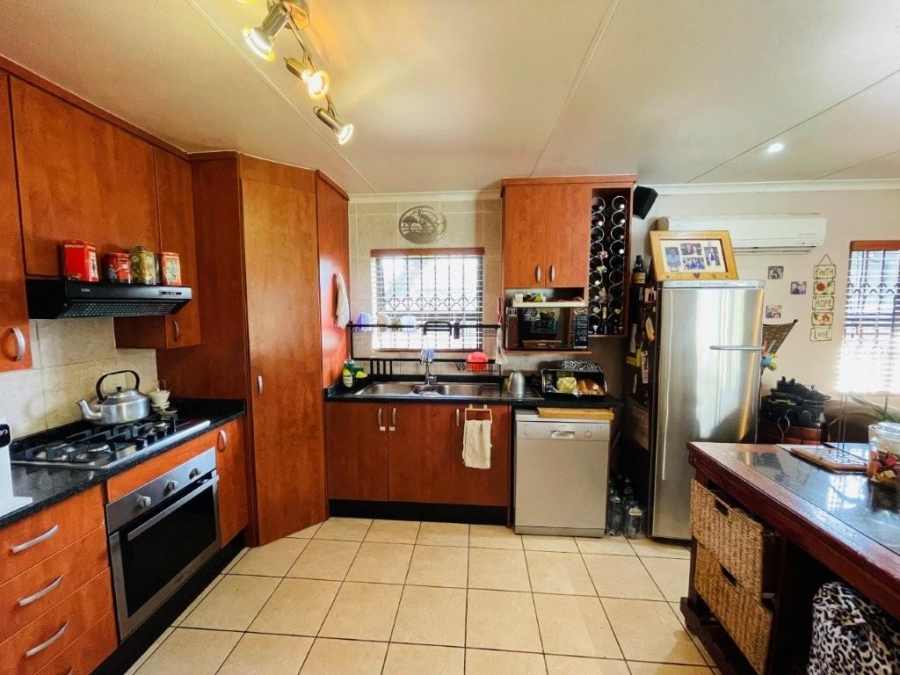 3 Bedroom Property for Sale in Brackenhurst Gauteng