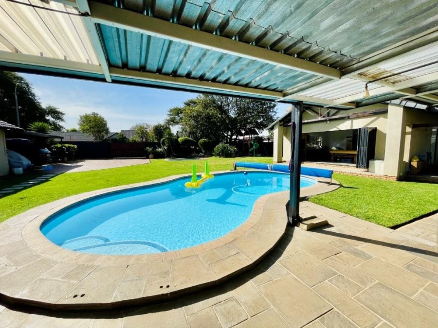 3 Bedroom Property for Sale in Brackenhurst Gauteng