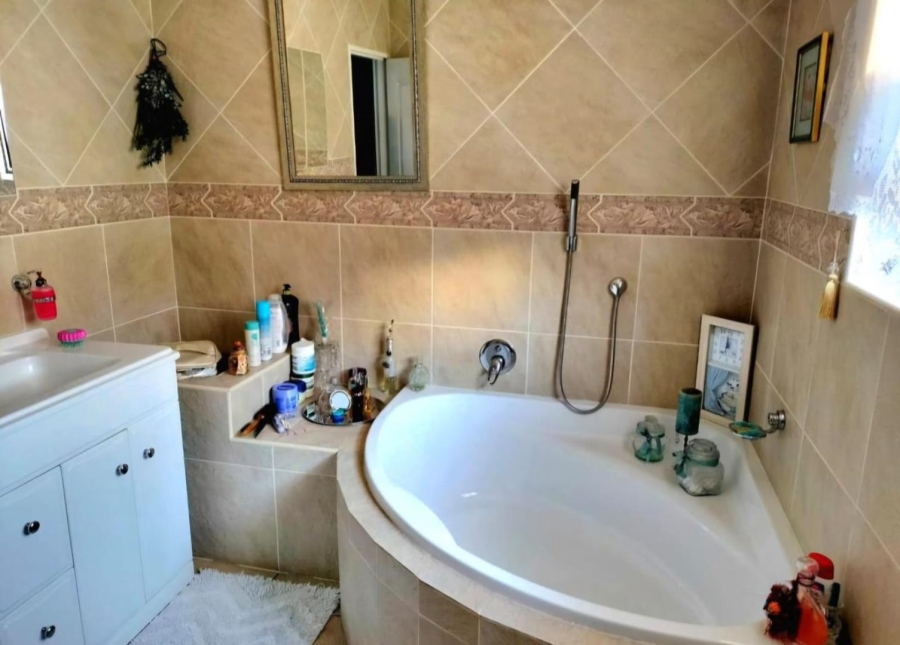 2 Bedroom Property for Sale in New Market Gauteng