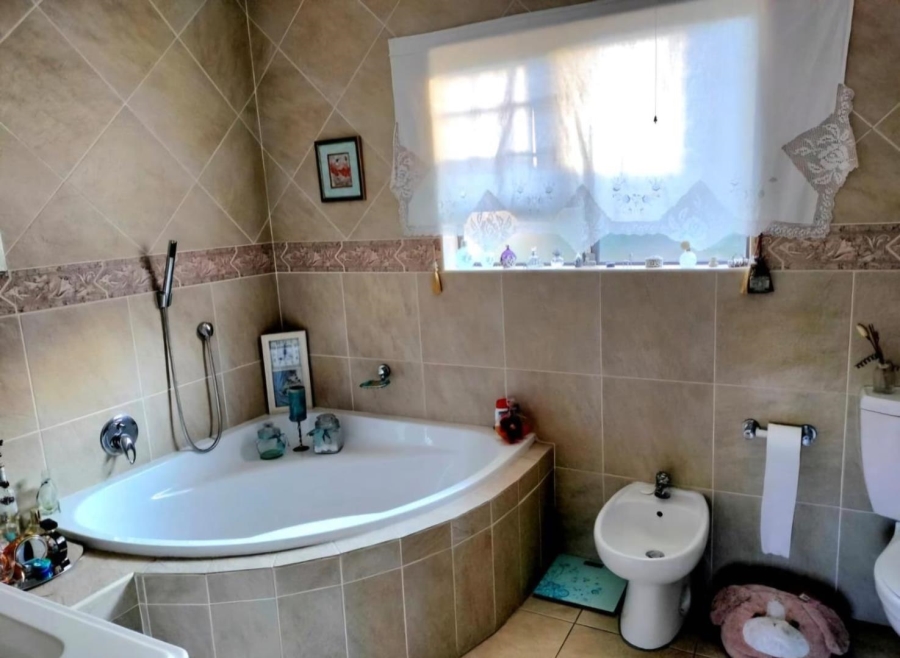 2 Bedroom Property for Sale in New Market Gauteng